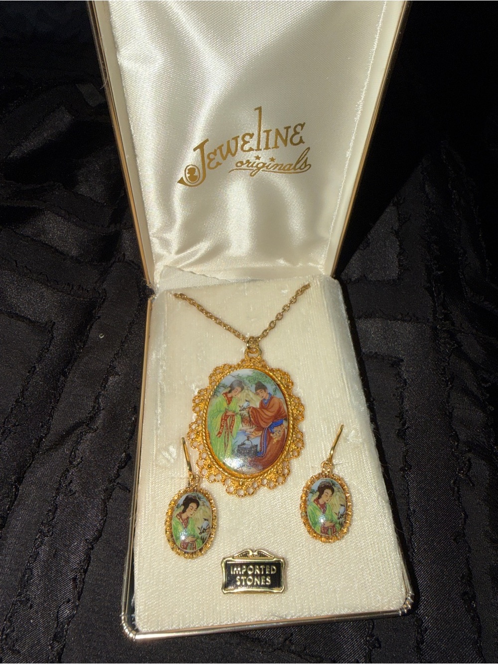 Vintage Jeweline Originals Asian Scene Pendant Necklace Earrings Set